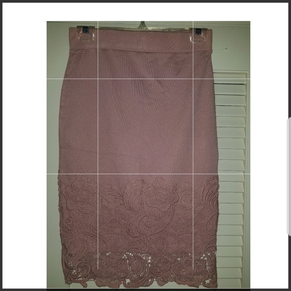 Rose colored Olivia skirt with wide lace pattern